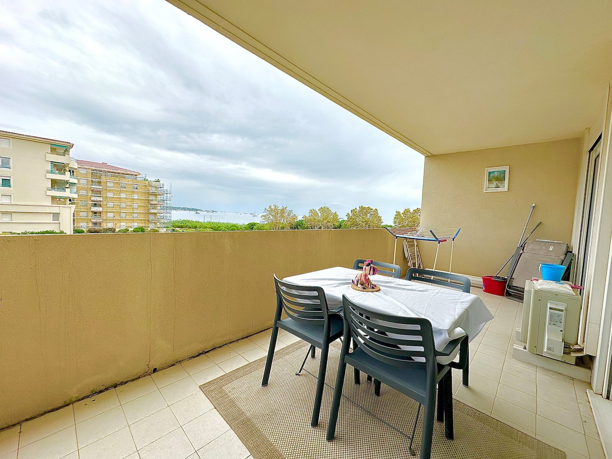 Balcony image 1