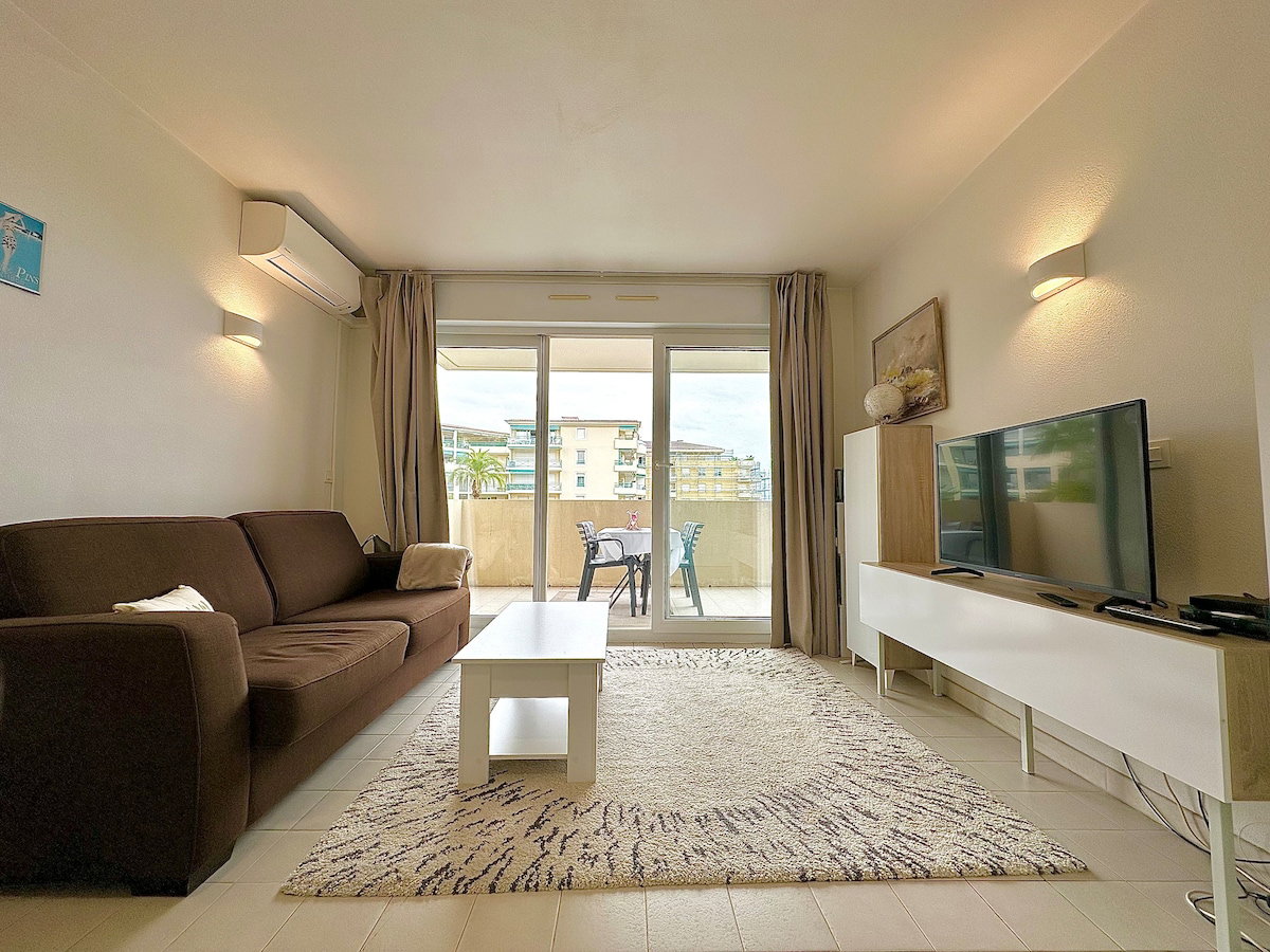 Living room image 1