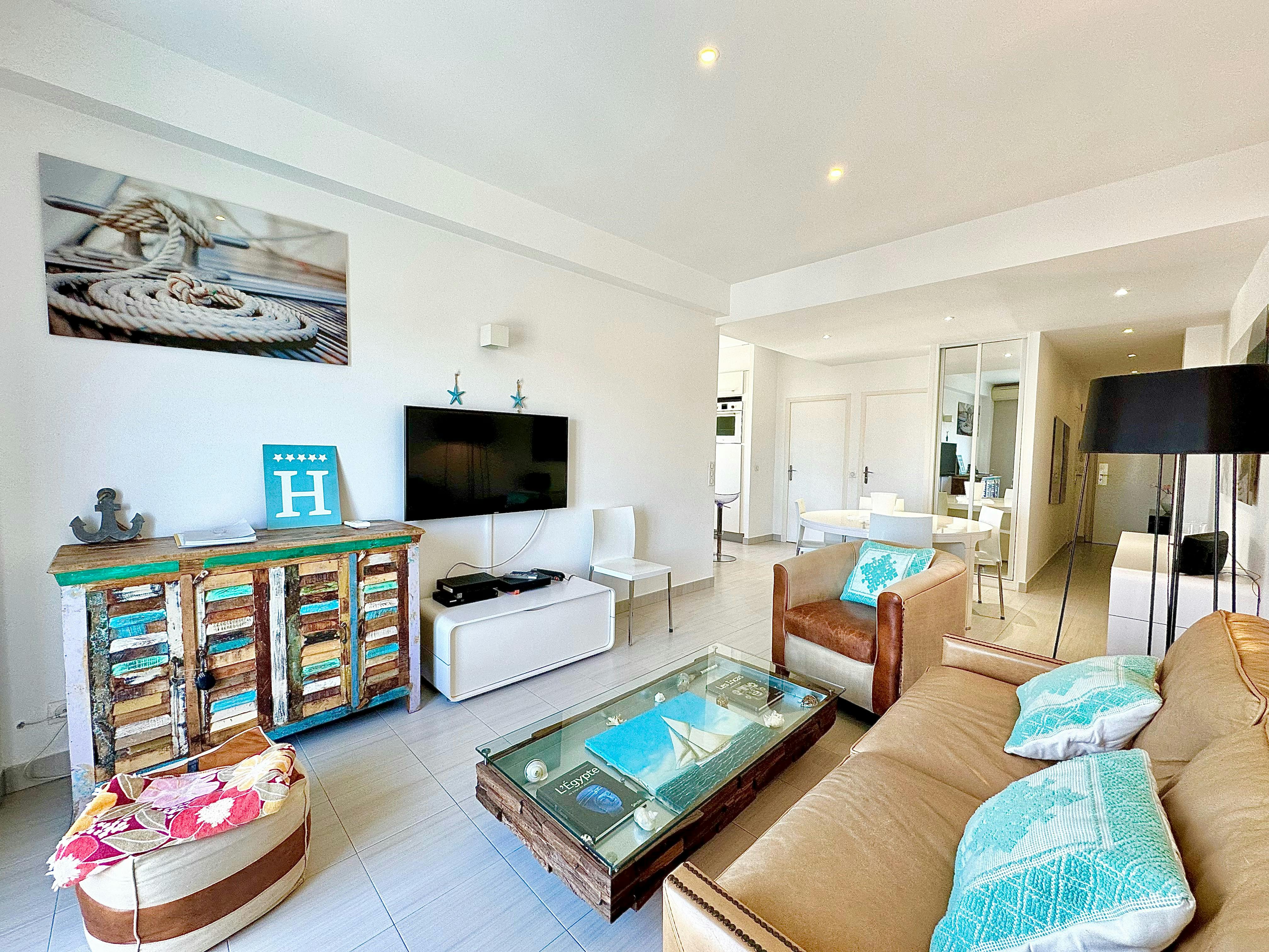 Superbe appartement au 8e étage avec vue imprenable sur la mer, parking privée e