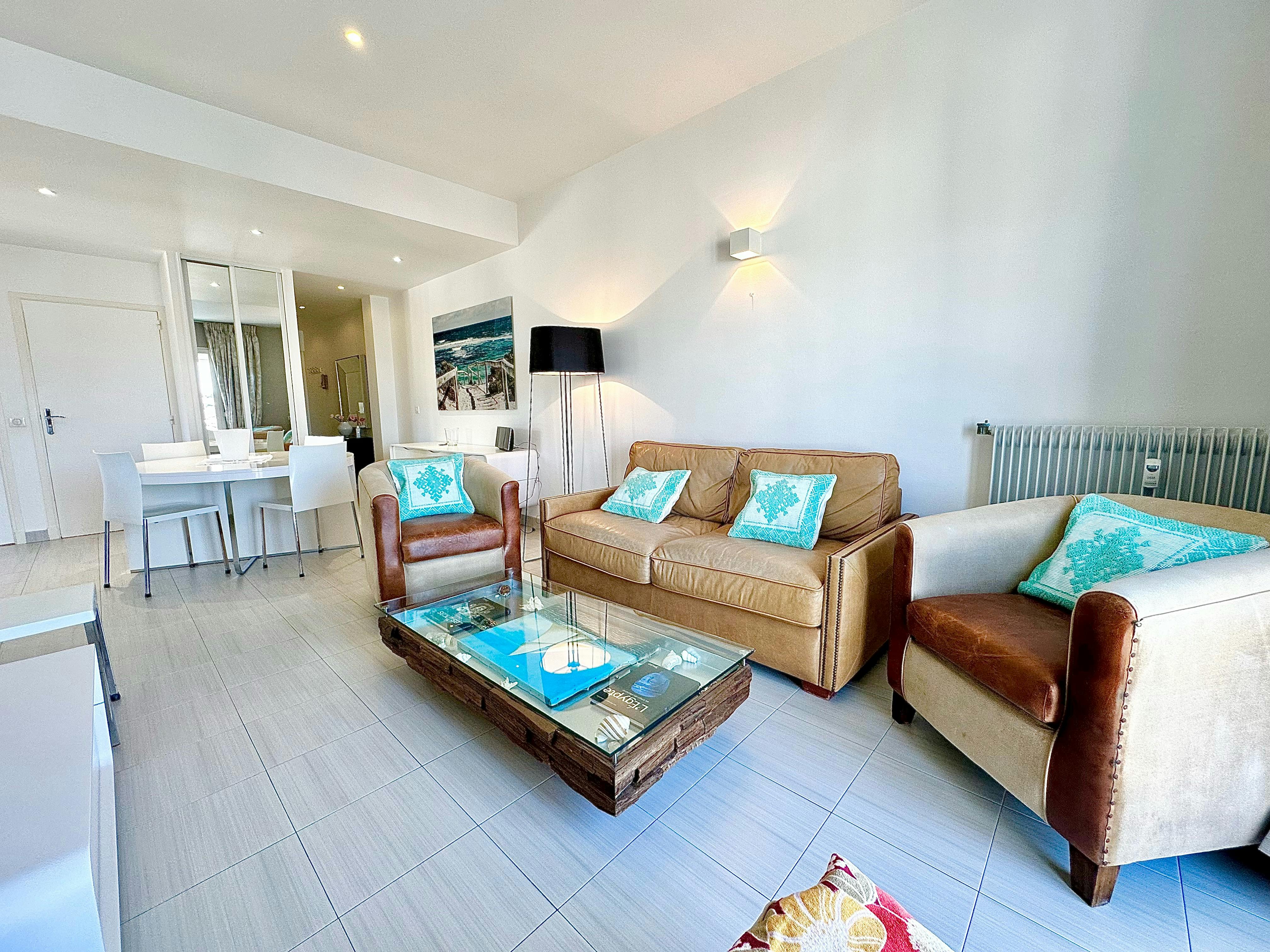 Superbe appartement au 8e étage avec vue imprenable sur la mer, parking privée e