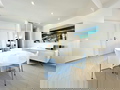 Superbe appartement au 8e étage avec vue imprenable sur la mer, parking privée e