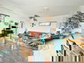 Beautiful 2-bedroom apartment with sea view, 10 minutes from Cannes city center.