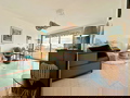 Beautiful 2-bedroom apartment with sea view, 10 minutes from Cannes city center.