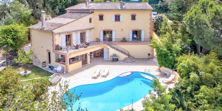 Villa d’Exception avec Piscine à Super Cannes Élégance et Art de Vivre