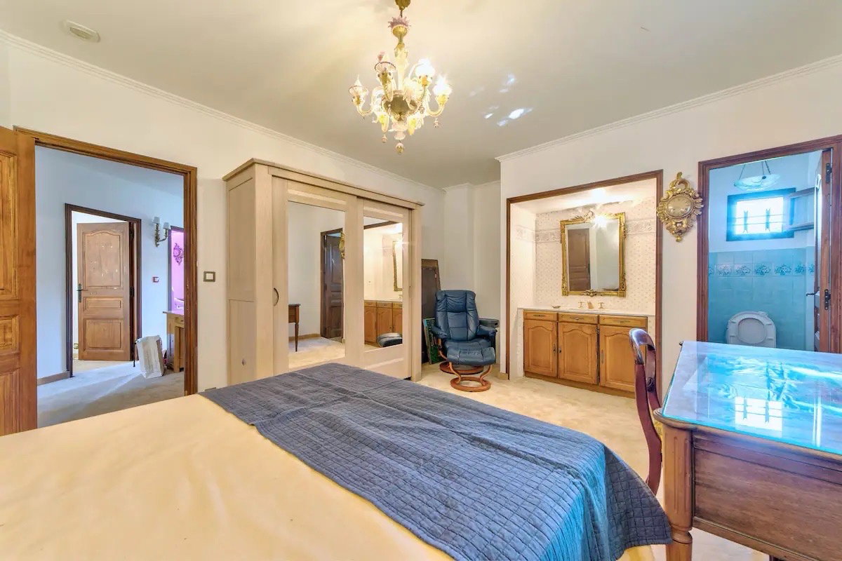Prestigious Villa with Private Pool in Super Cannes