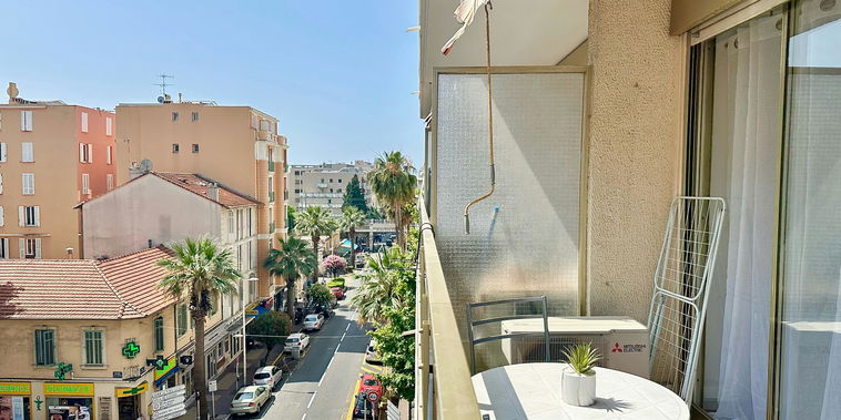 Charmant appartement avec terrasse à Juan-les-Pins