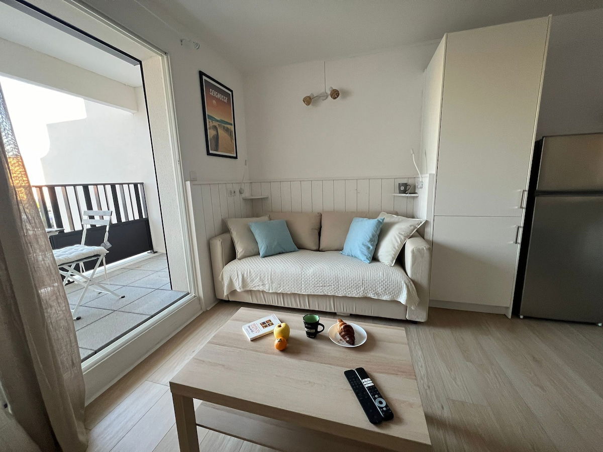 Bedroom area image 3