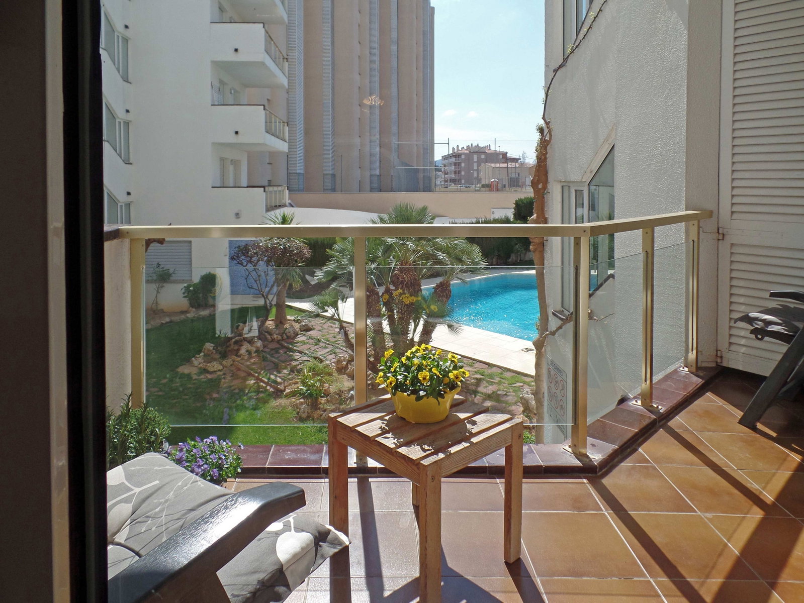 Balcony with view on the garden.