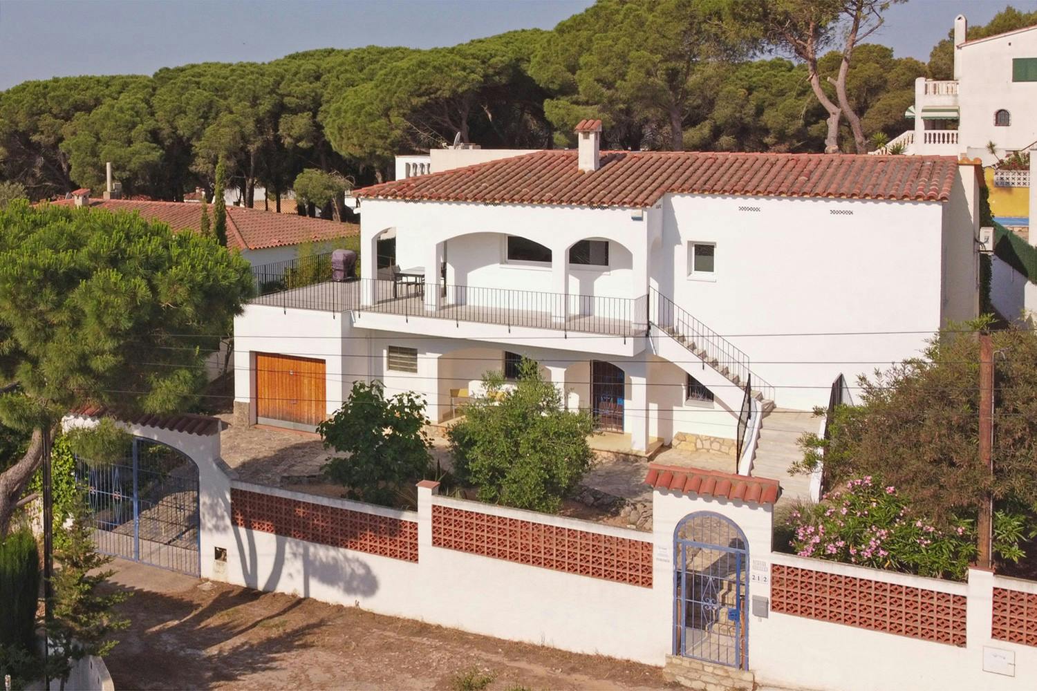 Villa Sonni: Private Pool, Panoramic Views, Family Fun!