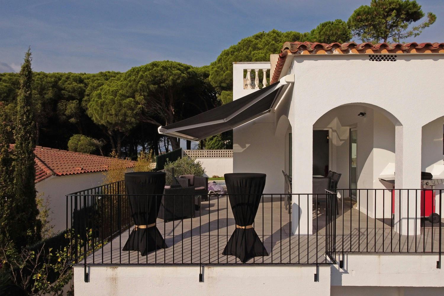 Villa Sonni: Private Pool, Panoramic Views, Family Fun!