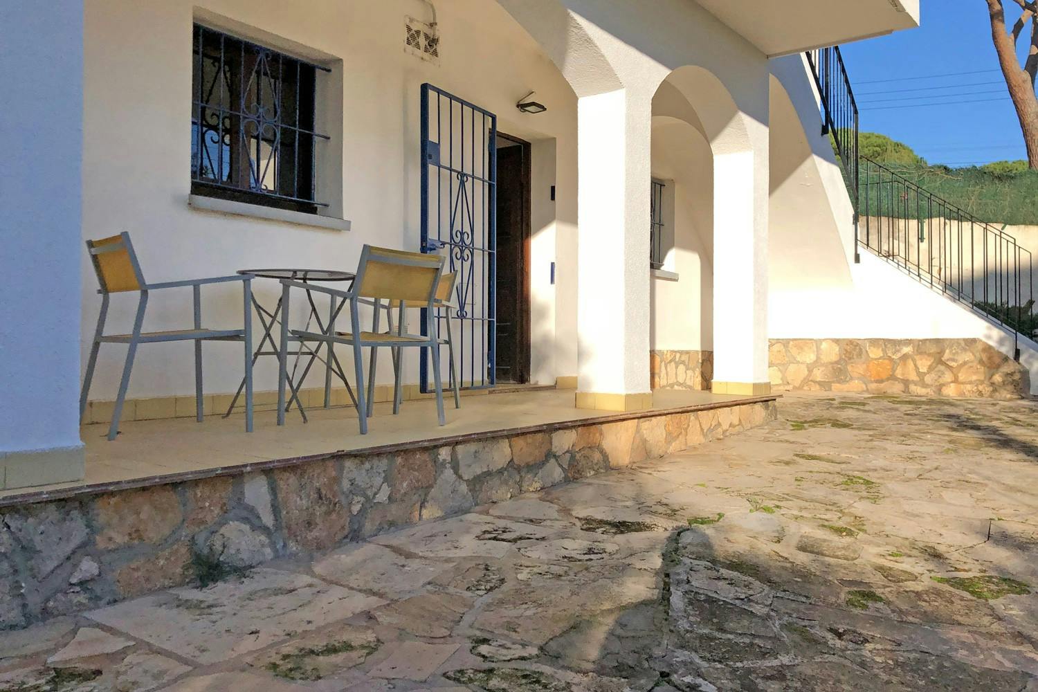 A very nice villa with capacity for 10 people.