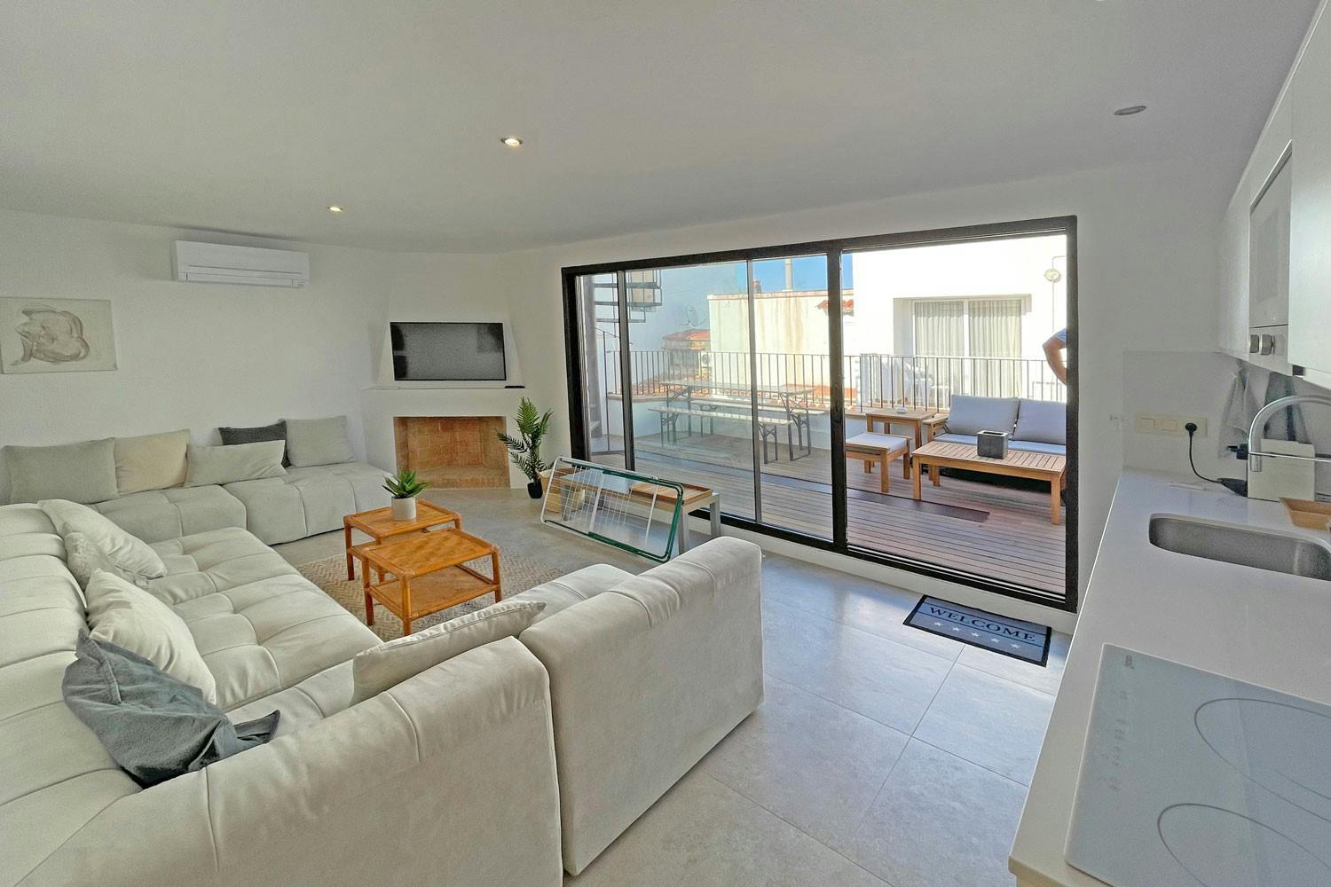 Luxury L'Escala Townhouse: Rooftop Terrace, Steps to Beach!