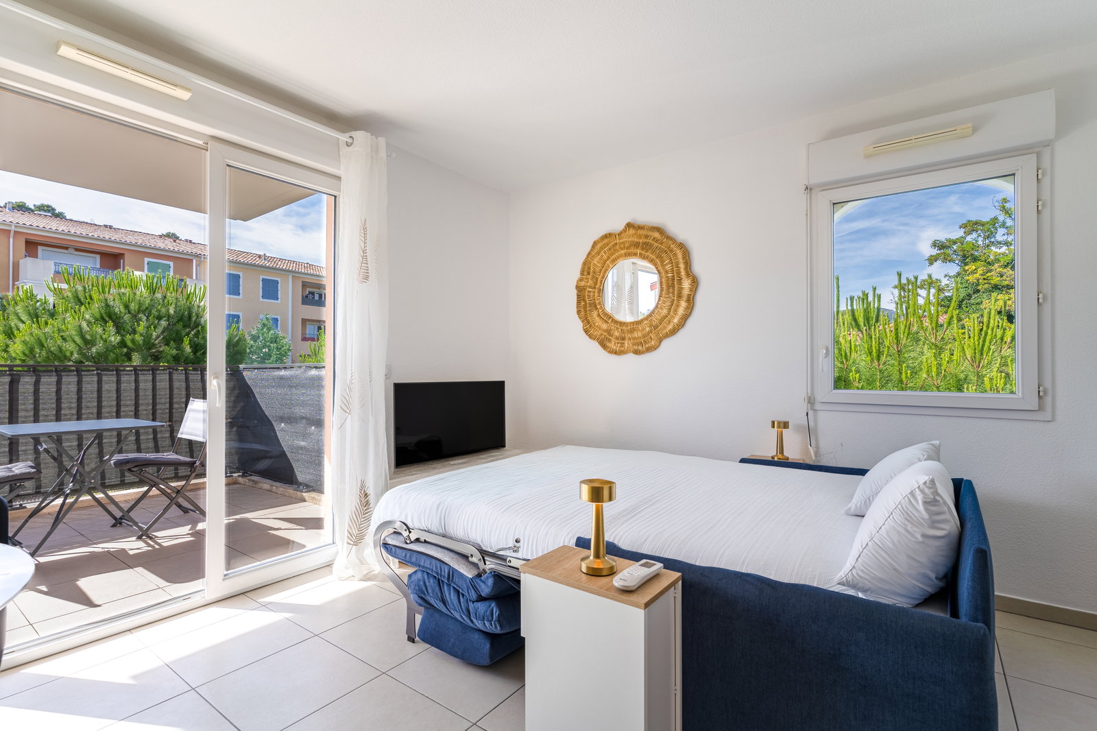 Studio dans résidence calme, piscine, climatisation et parking