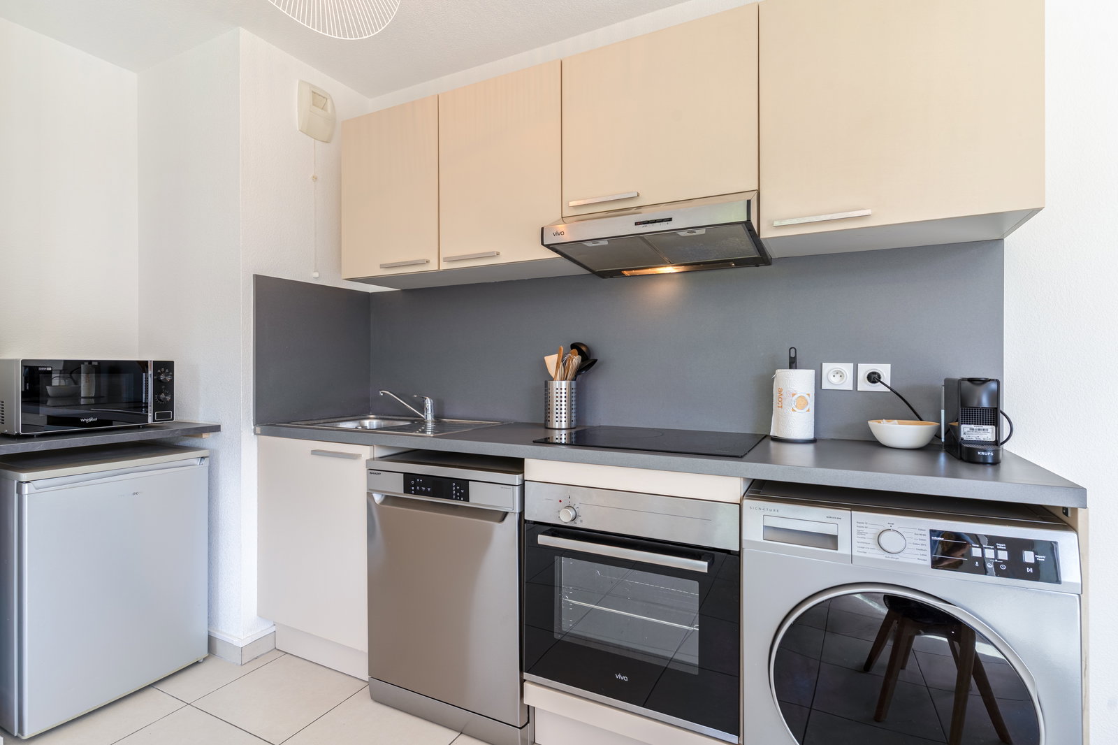 Studio dans résidence calme, piscine, climatisation et parking