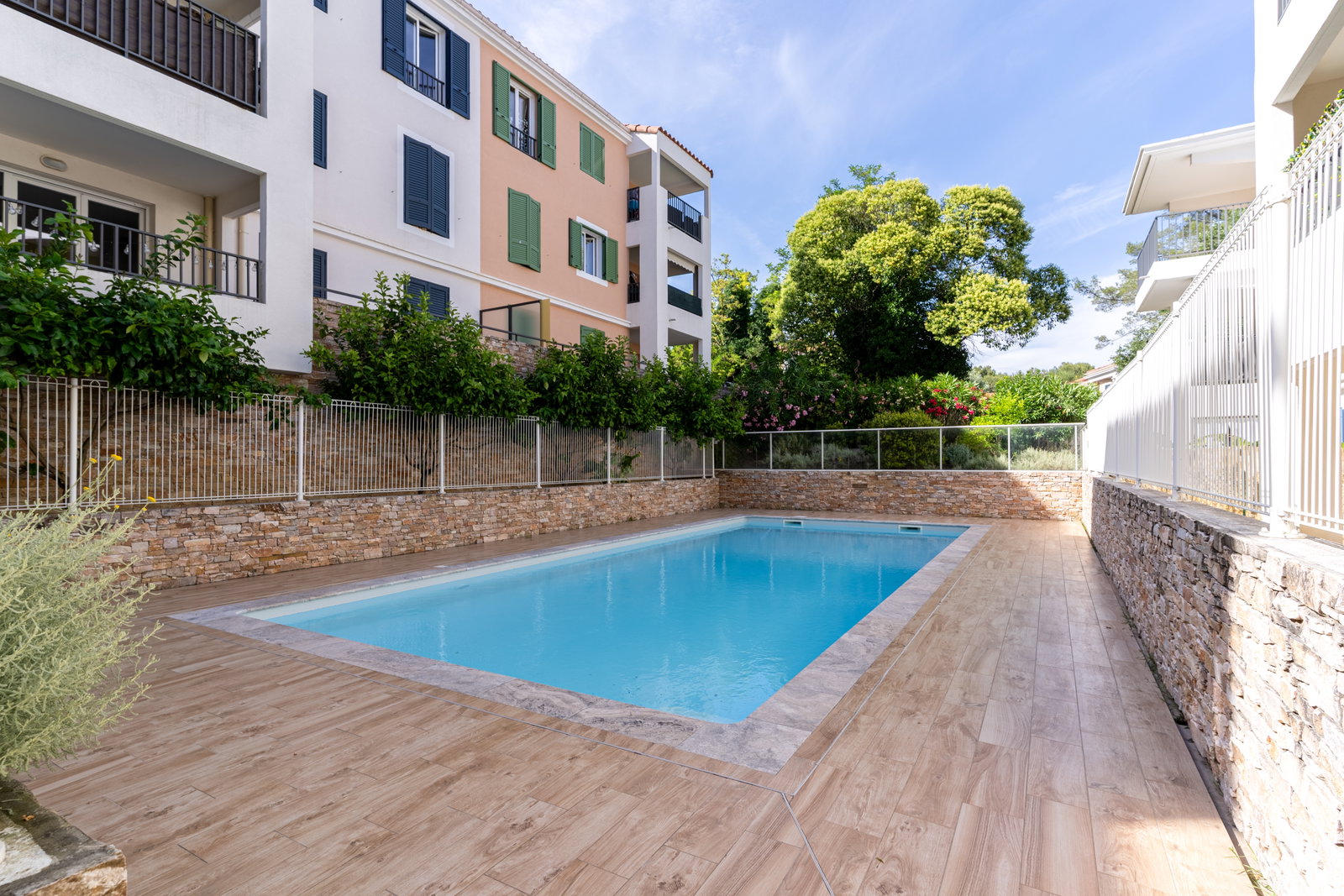 Studio dans résidence calme, piscine, climatisation et parking