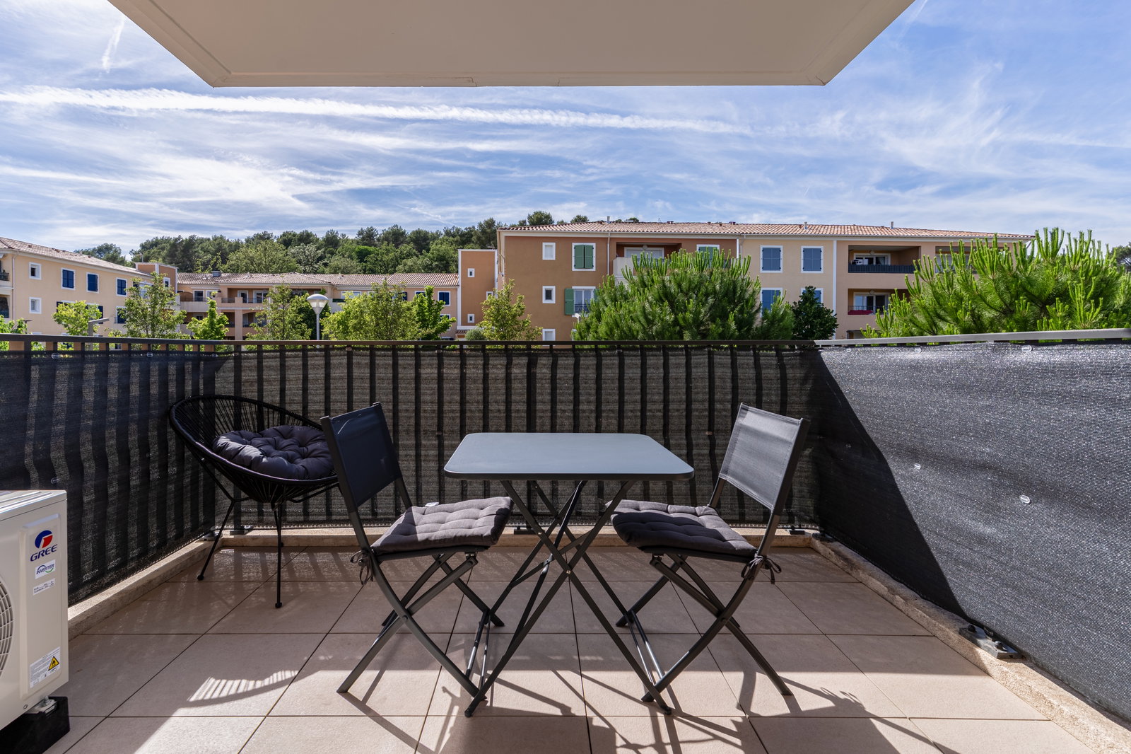 Studio dans résidence calme, piscine, climatisation et parking