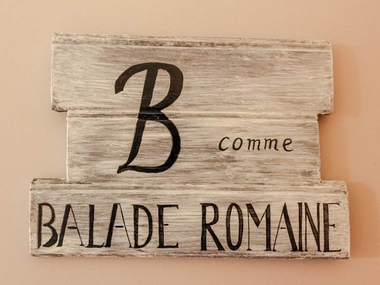 Chambre d'hôte spacieuse (26 m²) située au 2e étage, côté ouest, vue sur la camp