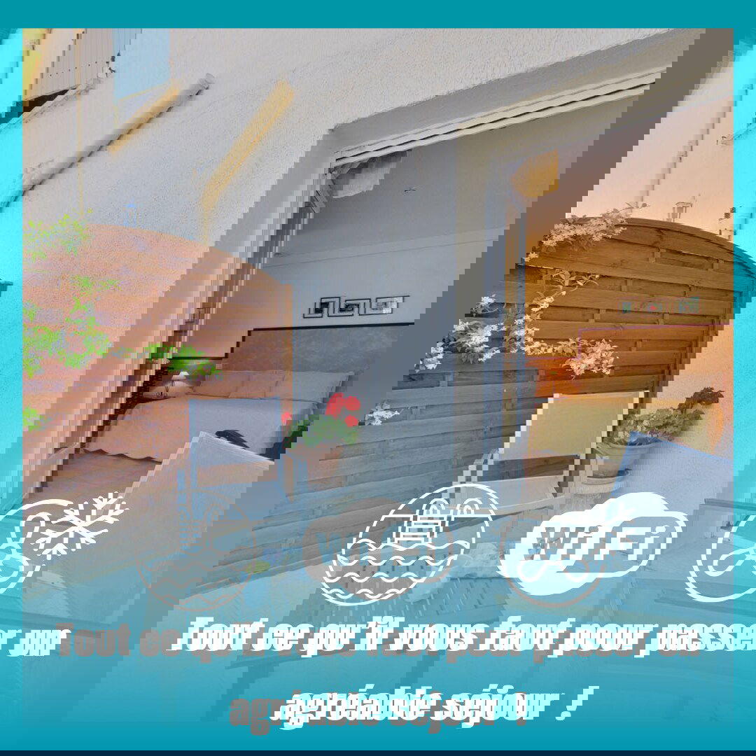 Chambre spacieuse (22 m² + terrasse) située au rez de chaussée, vue sur jardin.