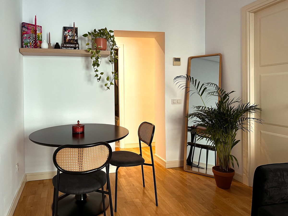 Spectacular two-room apartment located in one of the most central and fun areas