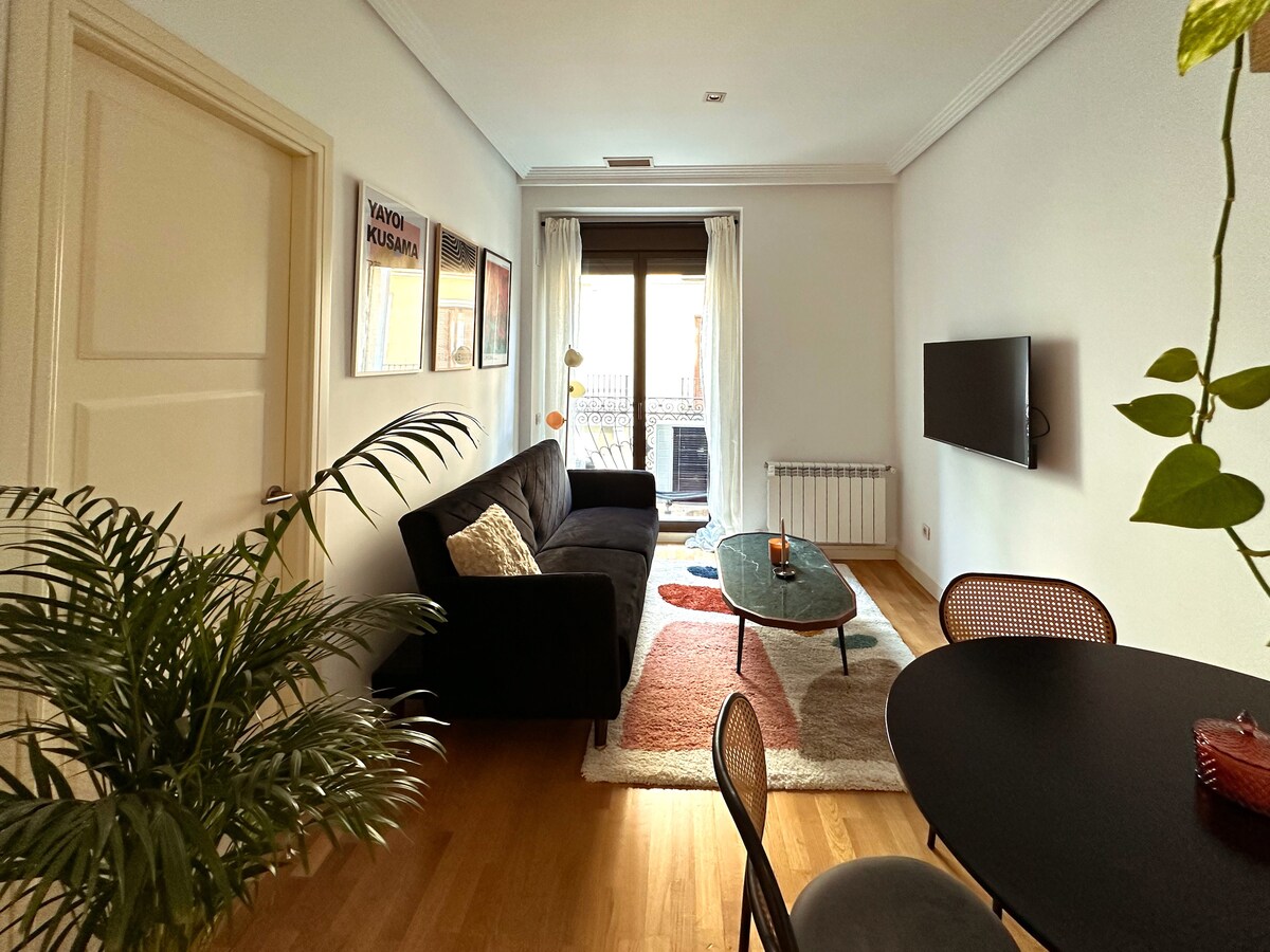 Spectacular two-room apartment located in one of the most central and fun areas