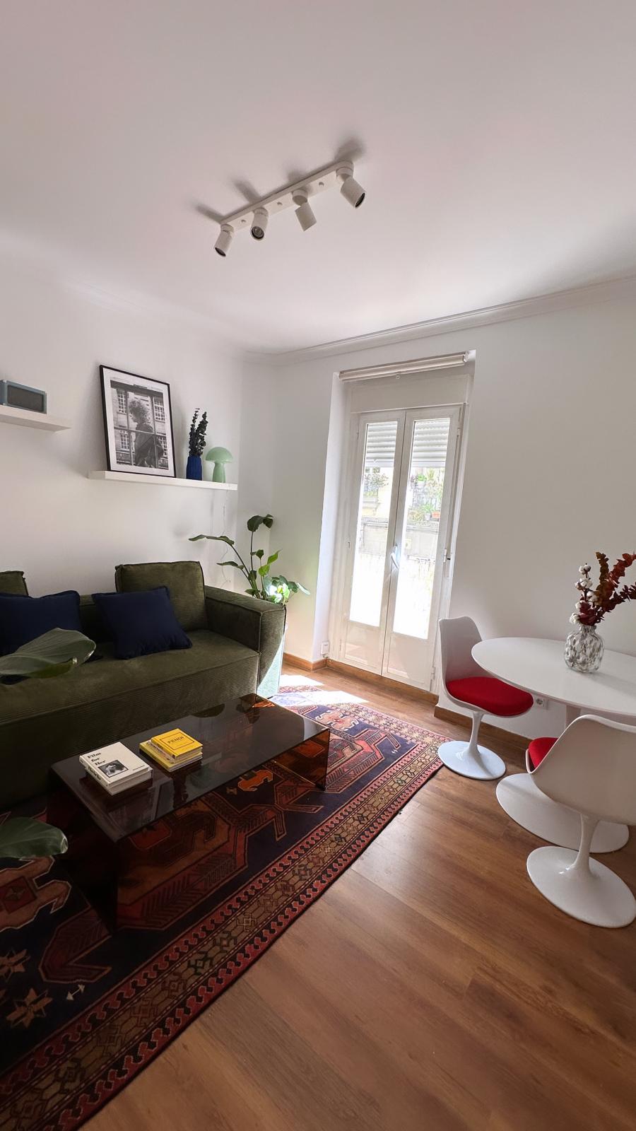 Disfruta de nuestro moderno apartamento en el centro de Madrid.