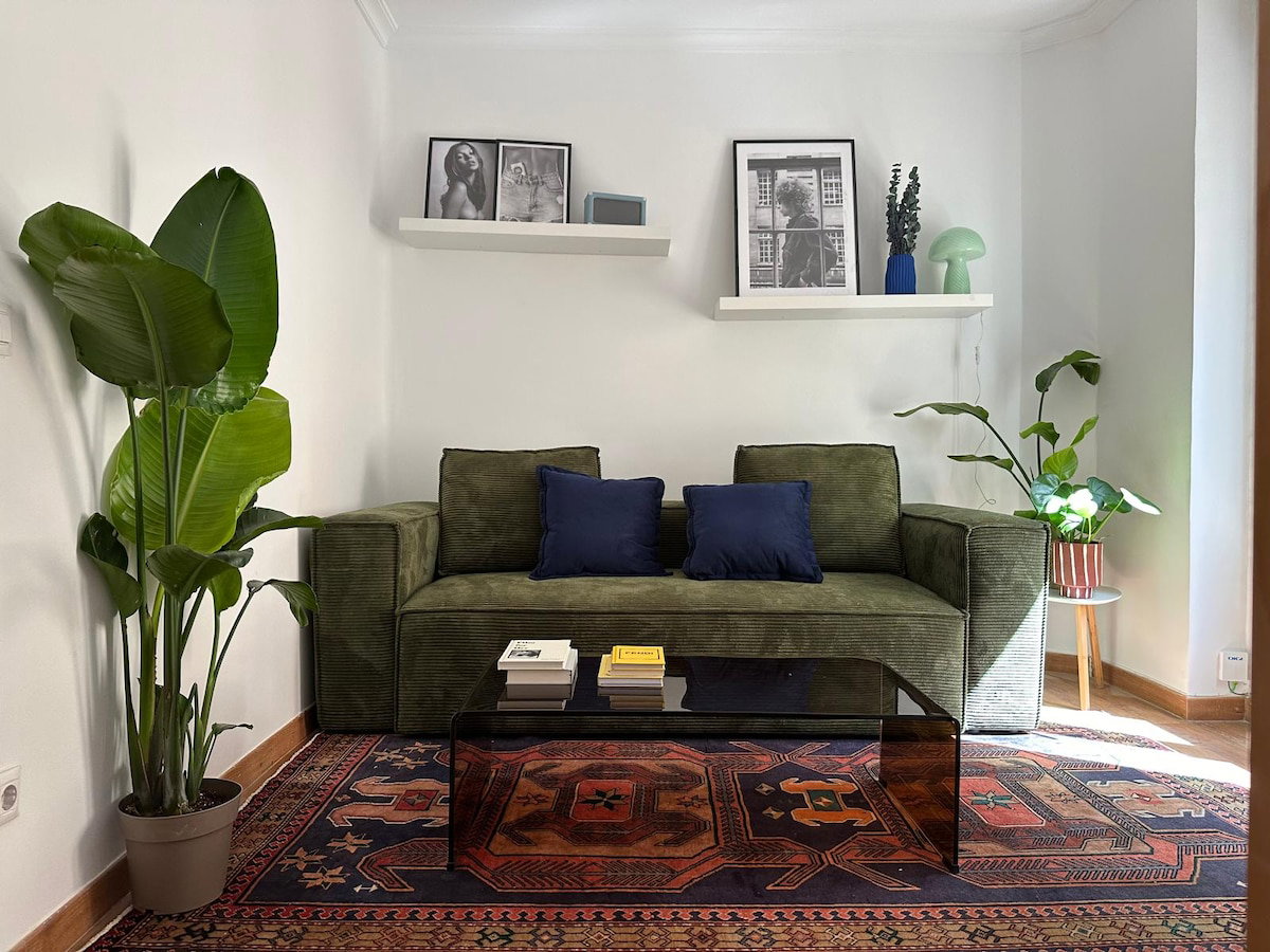 Disfruta de nuestro moderno apartamento en el centro de Madrid.