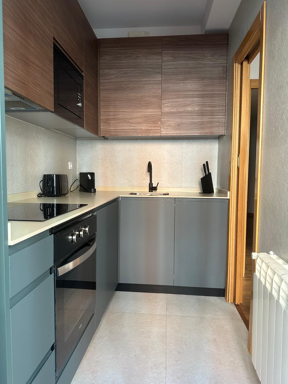 Disfruta de nuestro moderno apartamento en el centro de Madrid.