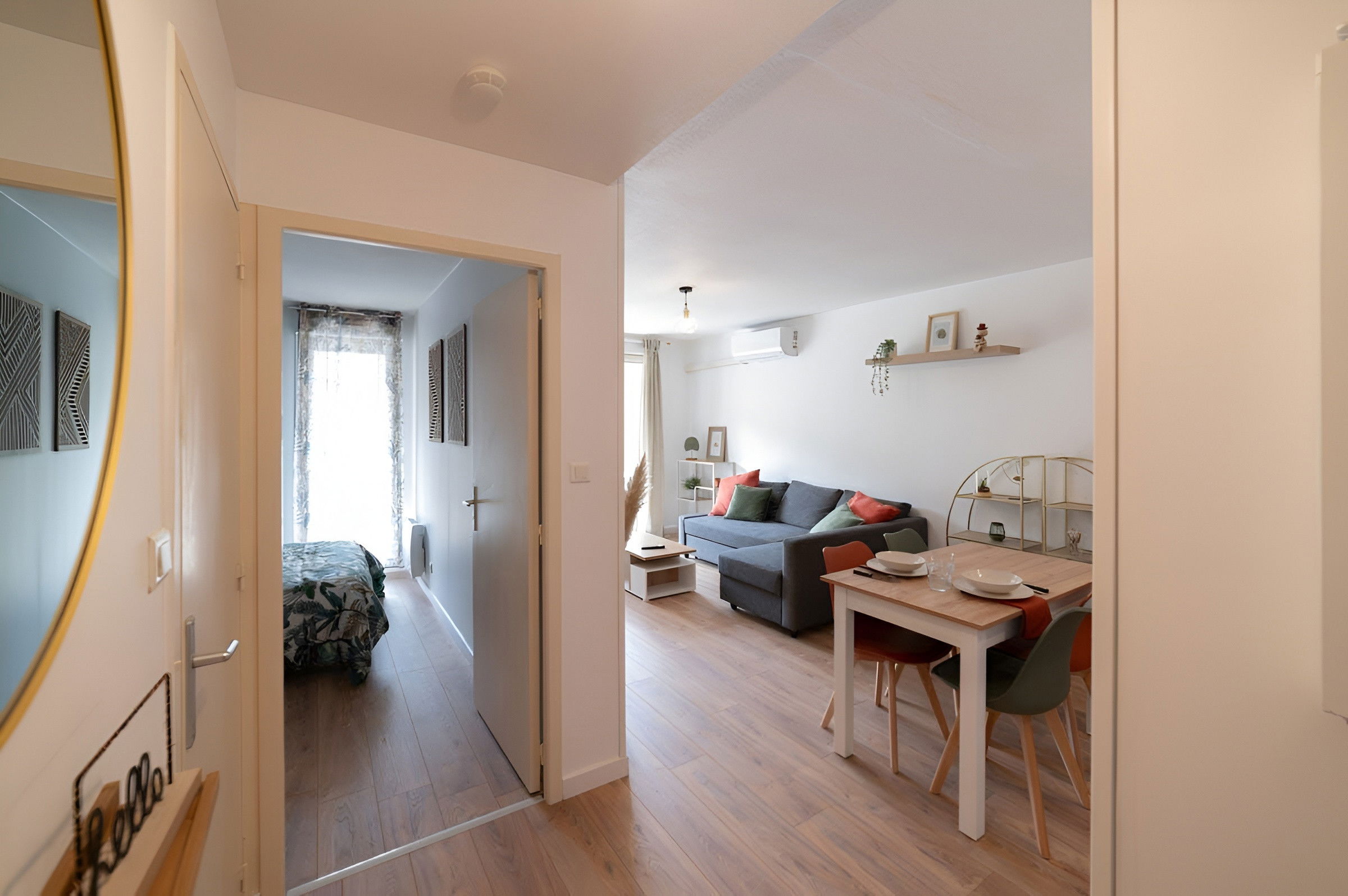 Bienvenue à l'Entre Deux ! Pour profiter du calme de la nature, à la ville !