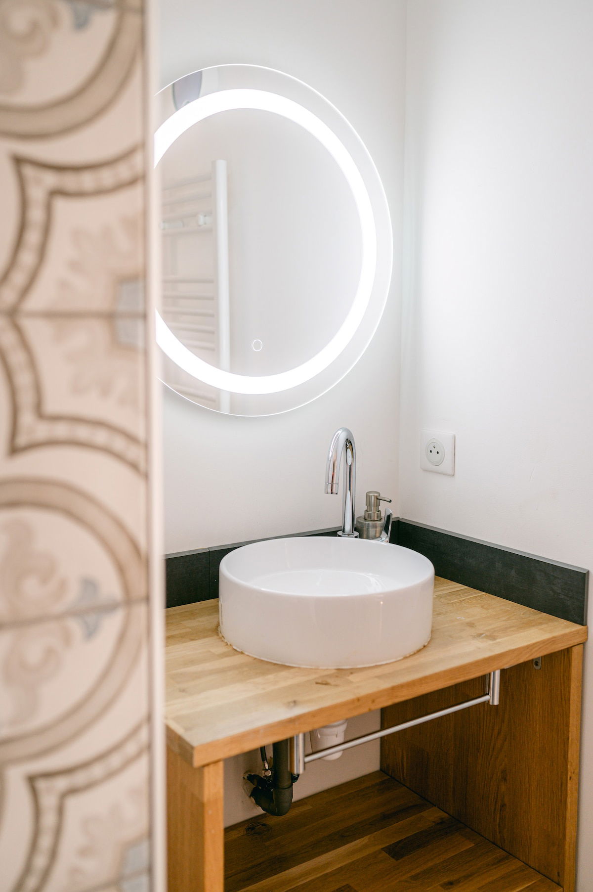 La salle de bain est fonctionnelle, le nécessaire de toilette est fourni !