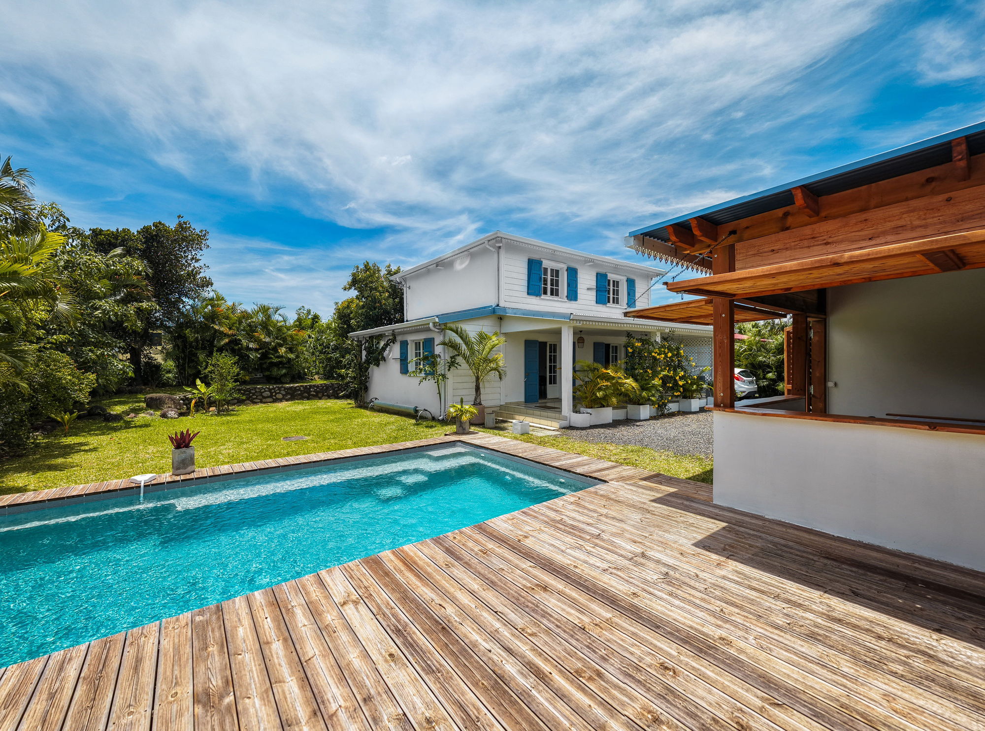 Villa d'exception avec piscine - Charme créole et jardin tropical luxuriant