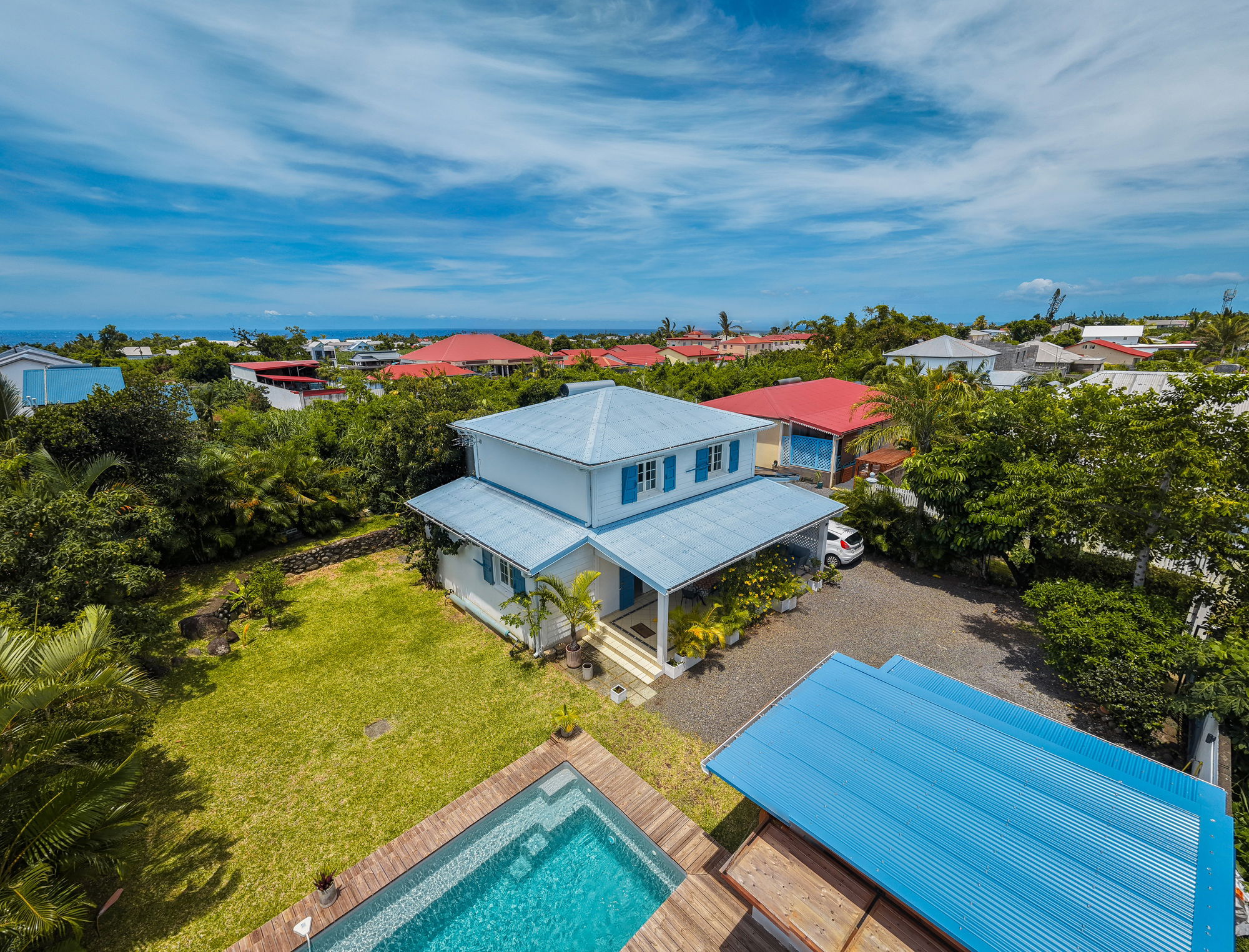 Villa d'exception avec piscine - Charme créole et jardin tropical luxuriant