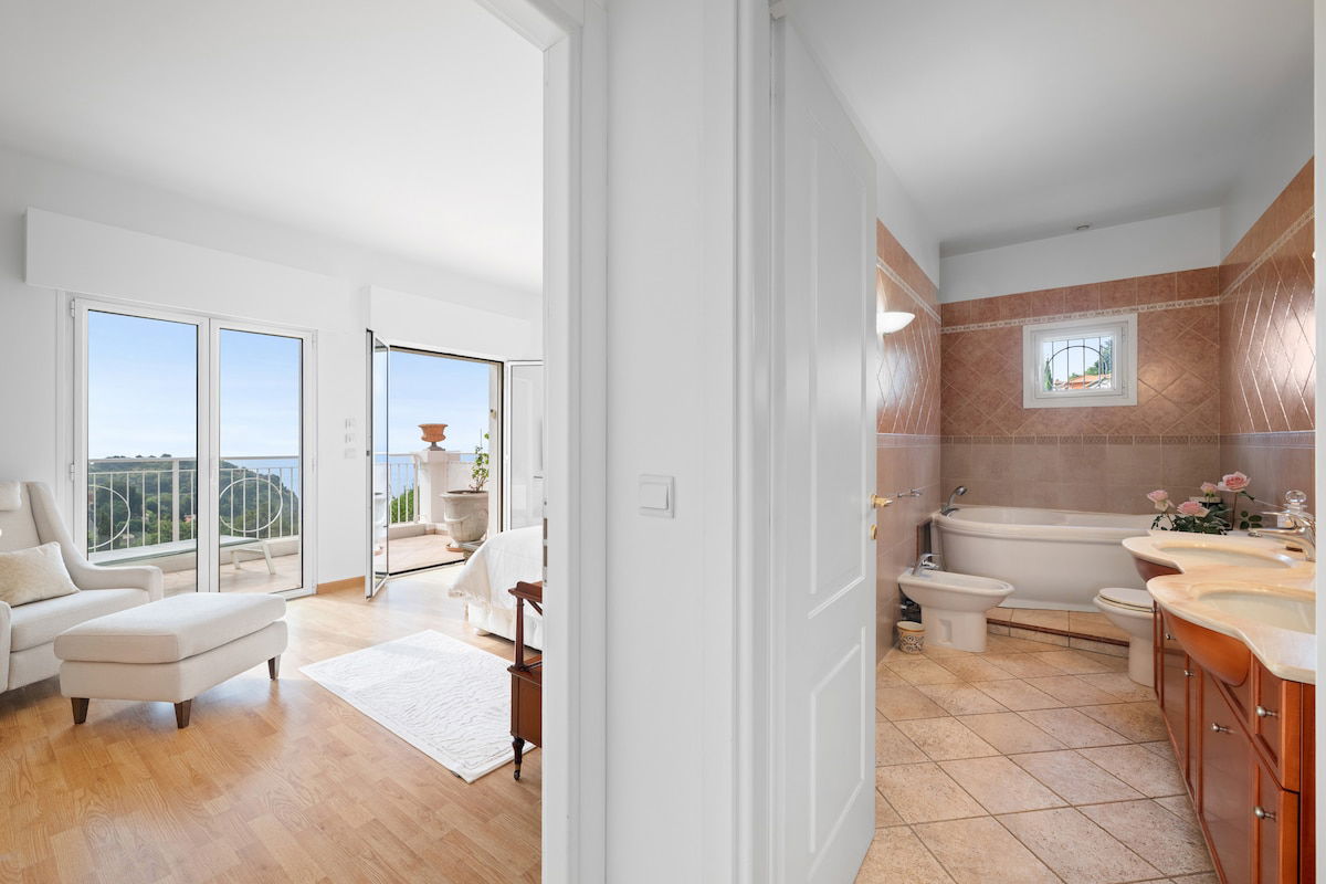 VILLA COLLINA - Vue sur la Mer - Jardin - Parking