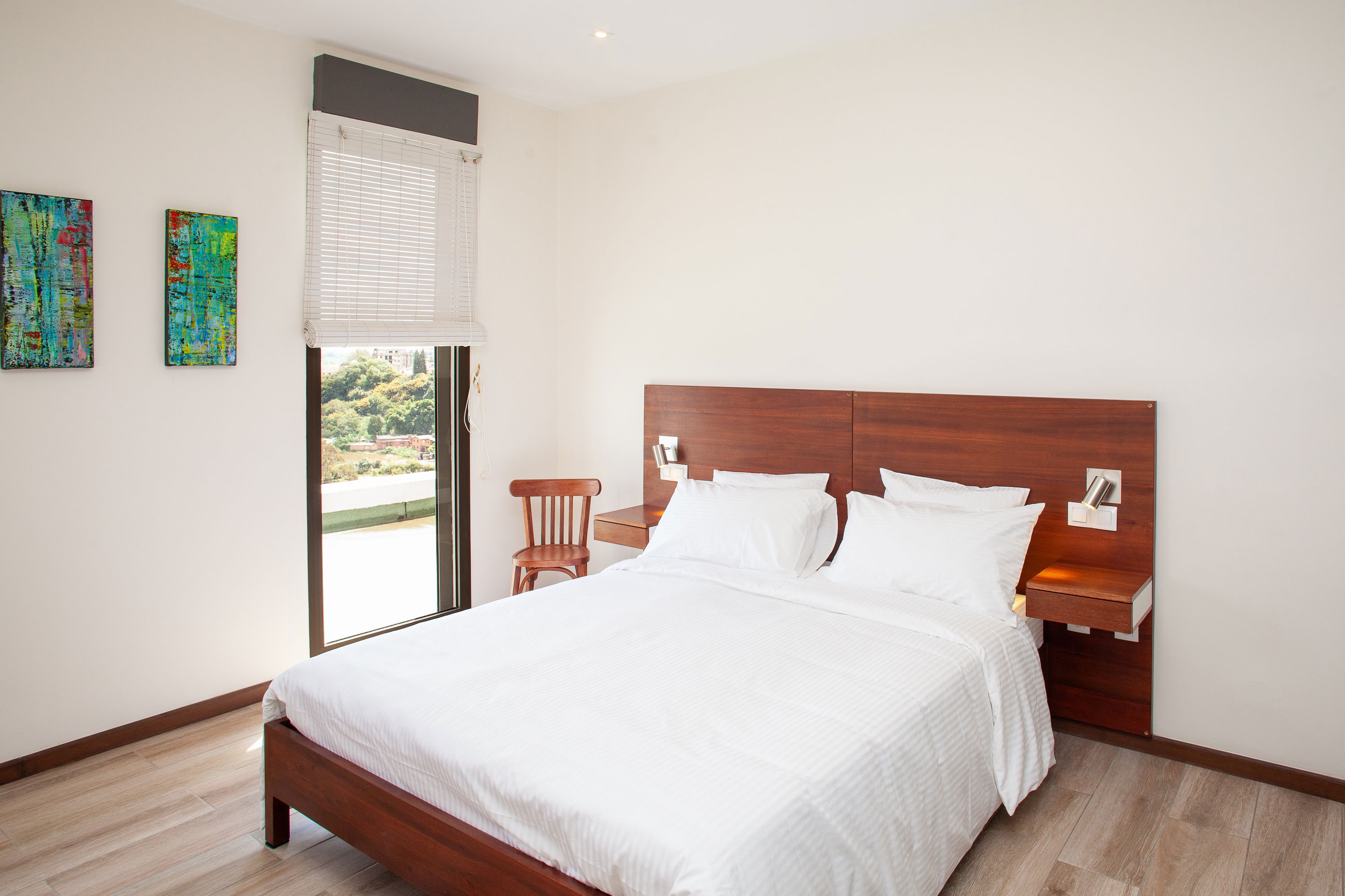 Relax in this quiet and elegant accommodation elegant.