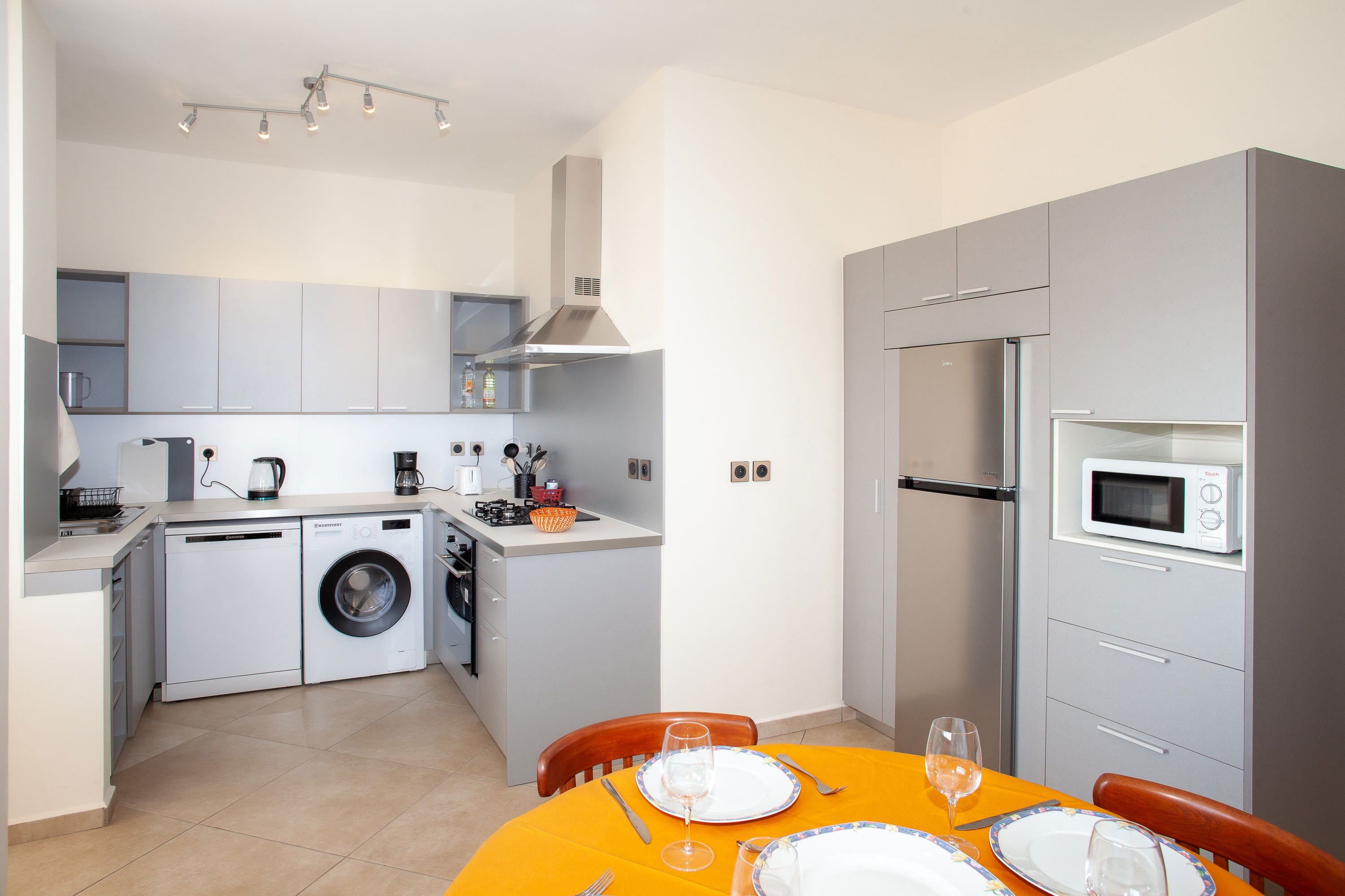 Relax in this quiet and elegant accommodation elegant.