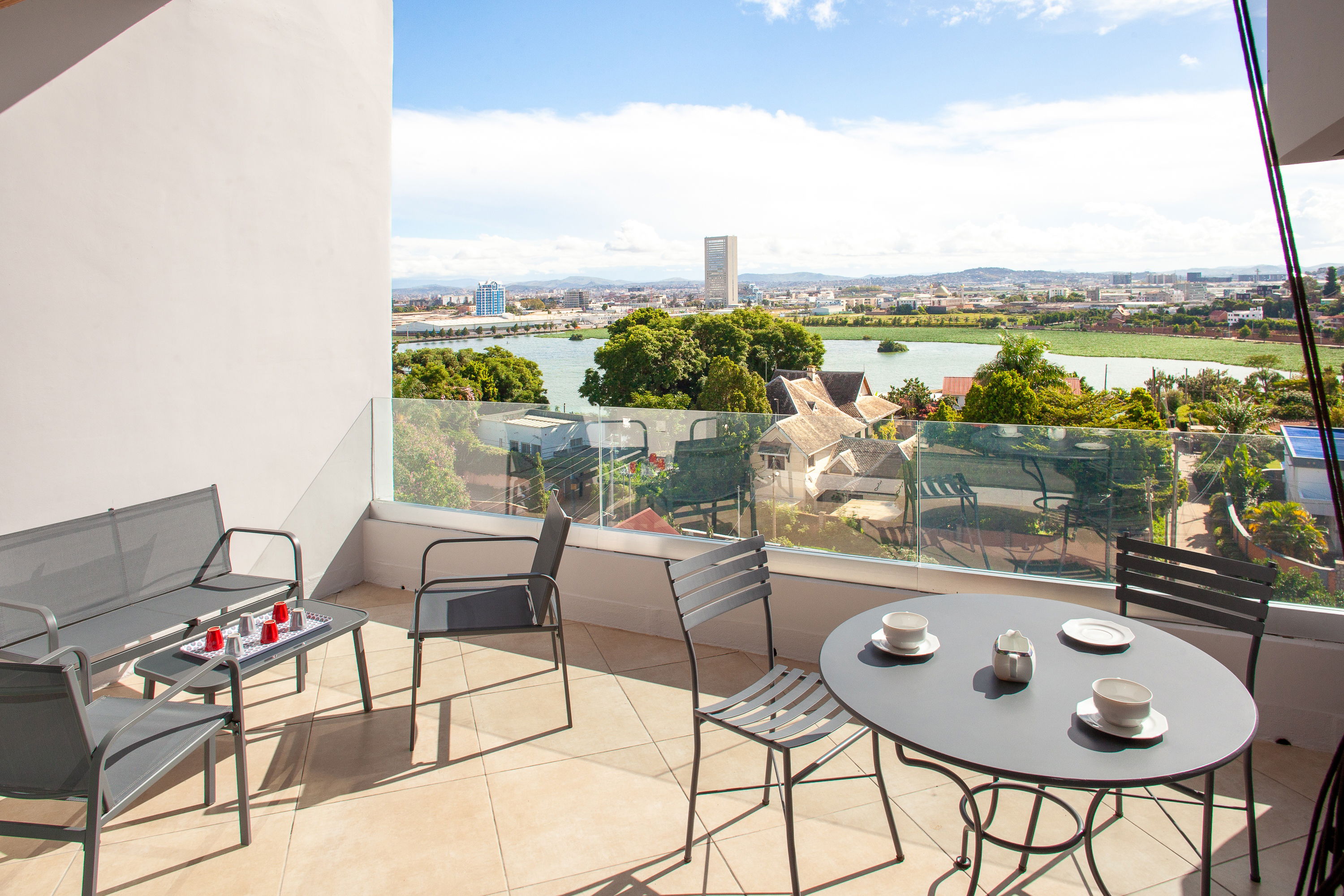 Relax in this quiet and elegant accommodation elegant.