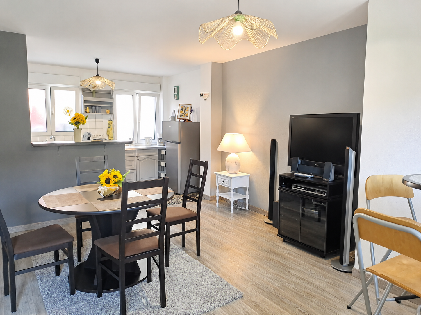 2 to 4-person duplex, all comforts included