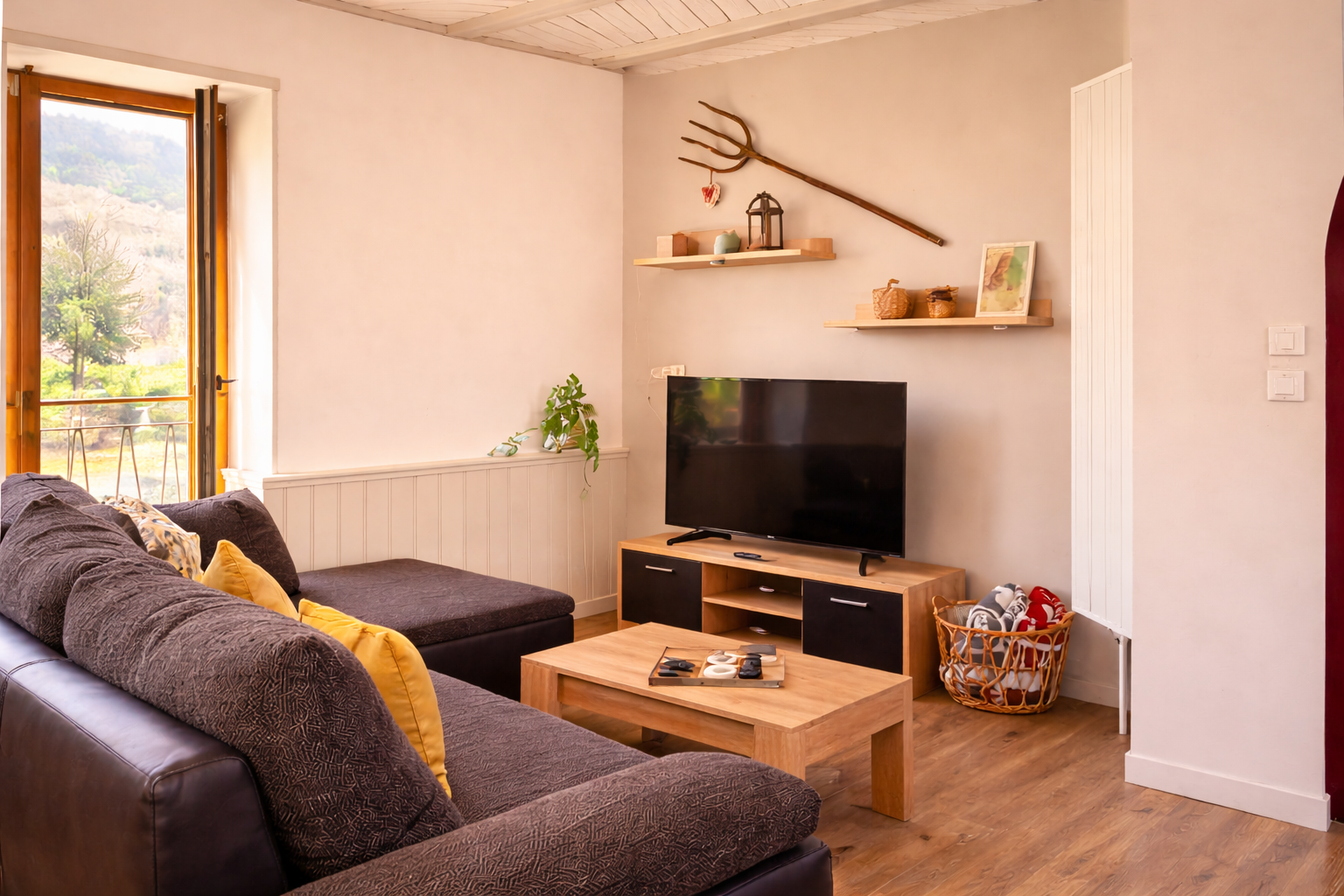 Looking to recharge your batteries in a village gîte? To hike in the heart of...