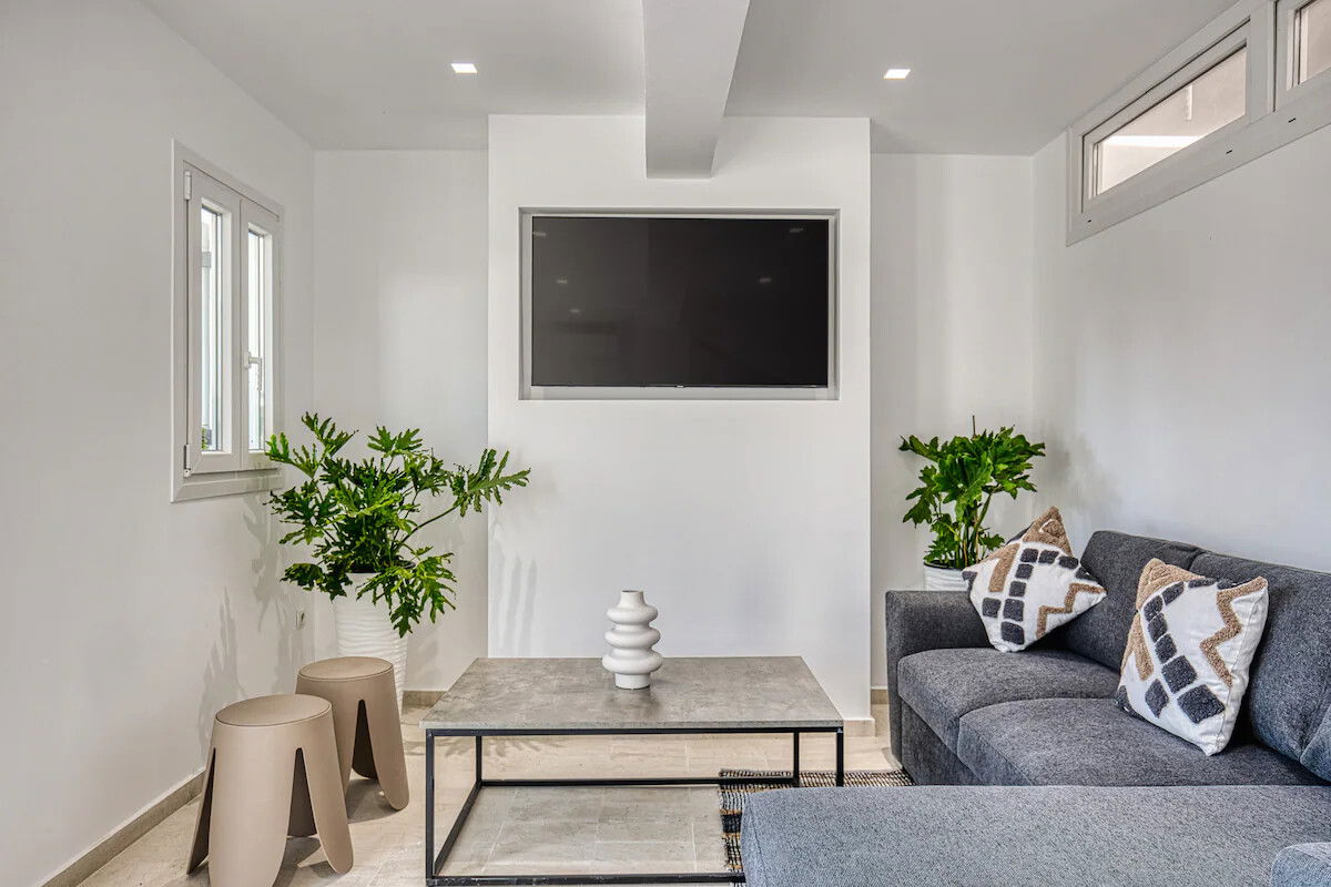 Experience laid-back luxury in the Zeus Suite at Villa K Boutique Hotel 🌿