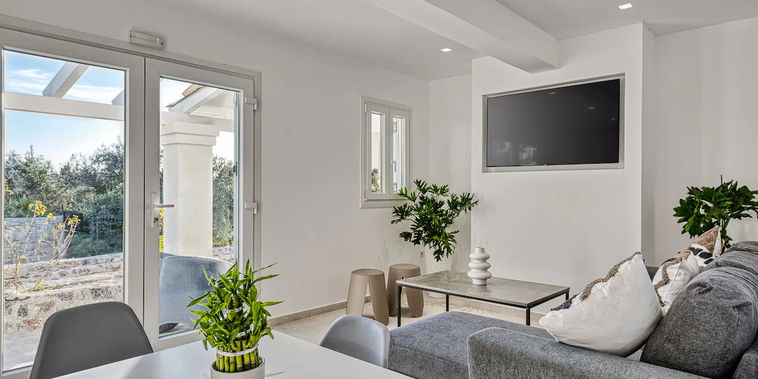 1 Zeus Suite. Experience laid-back luxury at Villa K Boutique Hotel 🌿