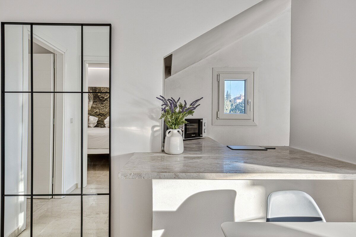 Enjoy boutique experience and comfort in the Hera Suite part of the Villa K 🌿