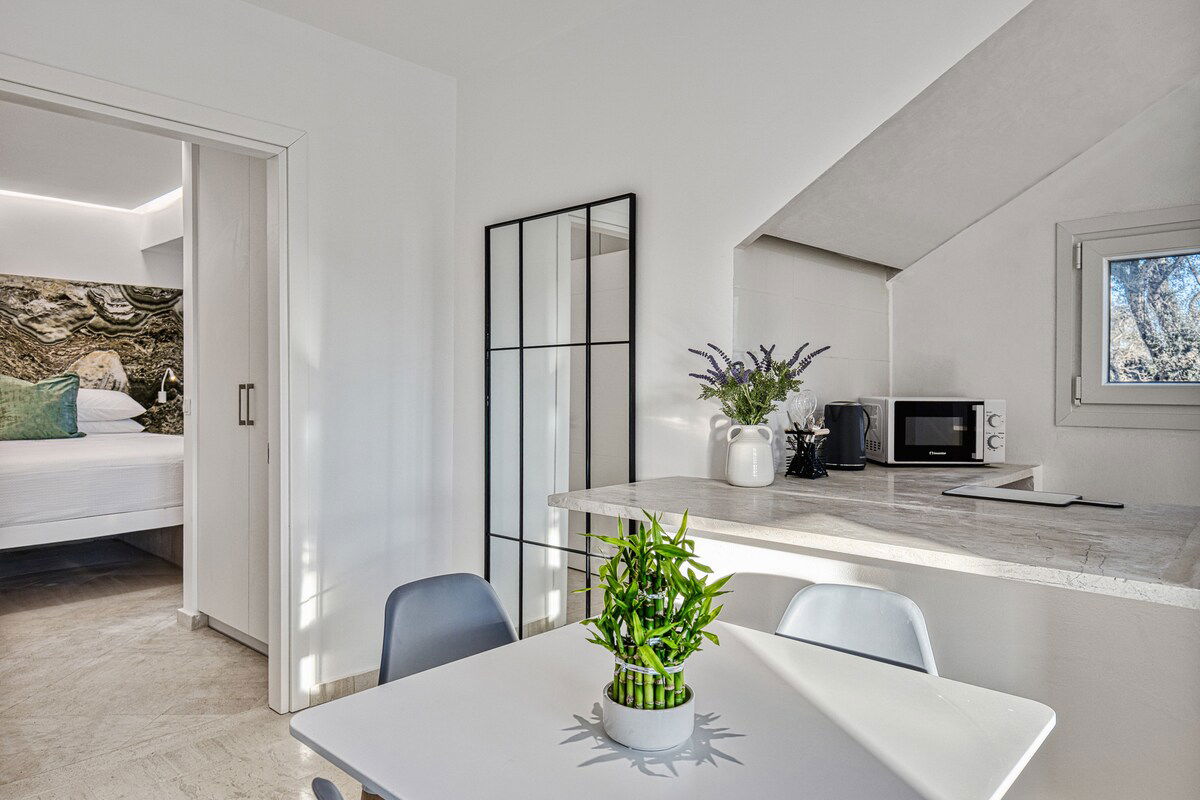 Enjoy boutique experience and comfort in the Hera Suite part of the Villa K 🌿