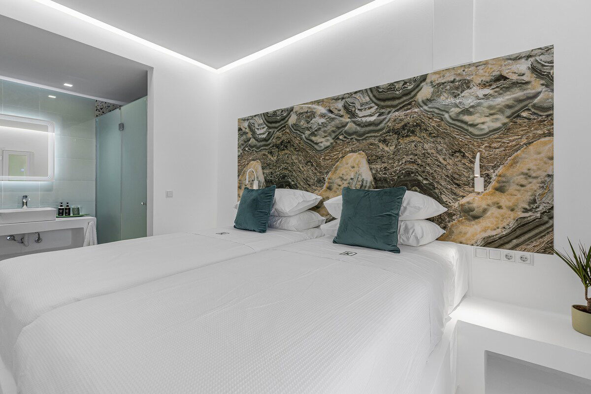 Dionysus is a beautiful peaceful styled garden-view double room ensuite 🌿