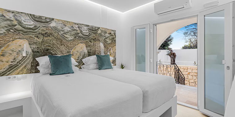 11 Hephaestus Bedroom Ensuite. Enjoy gardens & boutique comfort at Villa K 🌿