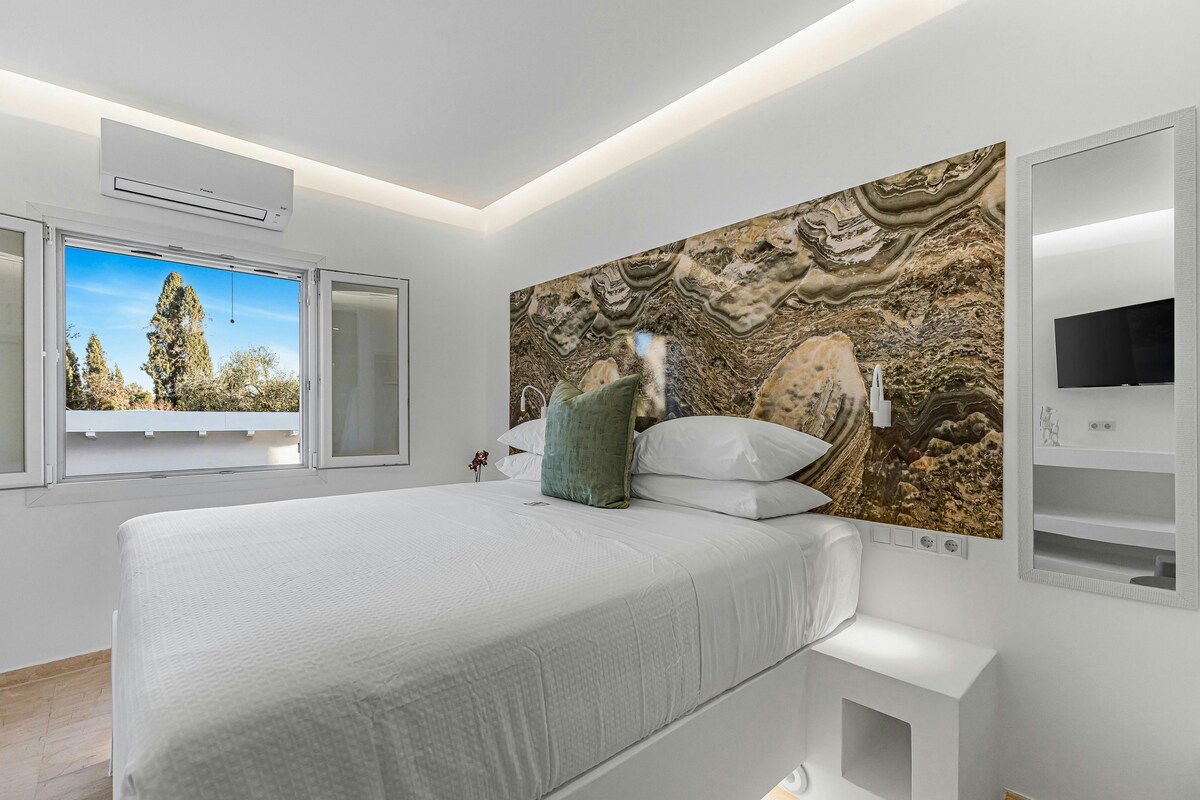 Stay in the Artemis Room at Villa K Boutique Hotel - an elegant double room 🌿