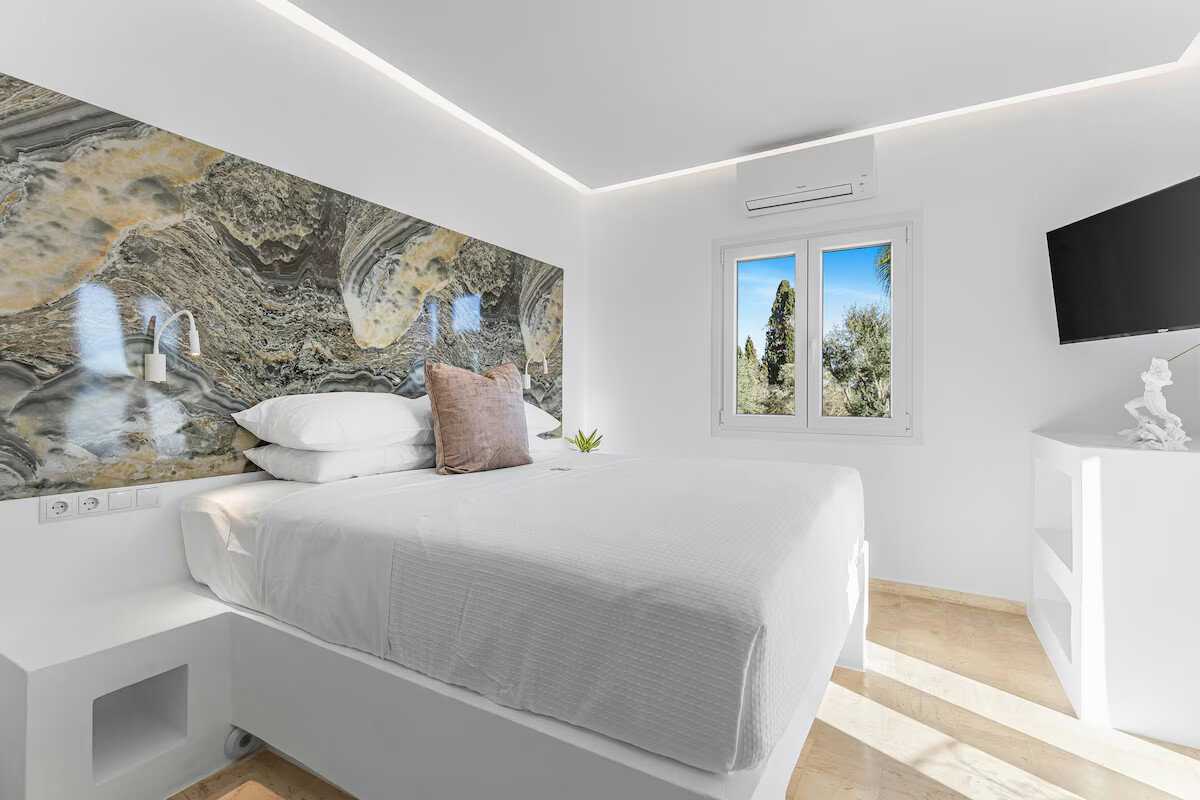 2 Aphrodite Schlafzimmer Ensuite. Genießen Sie stilvollen Luxus in der Villa...