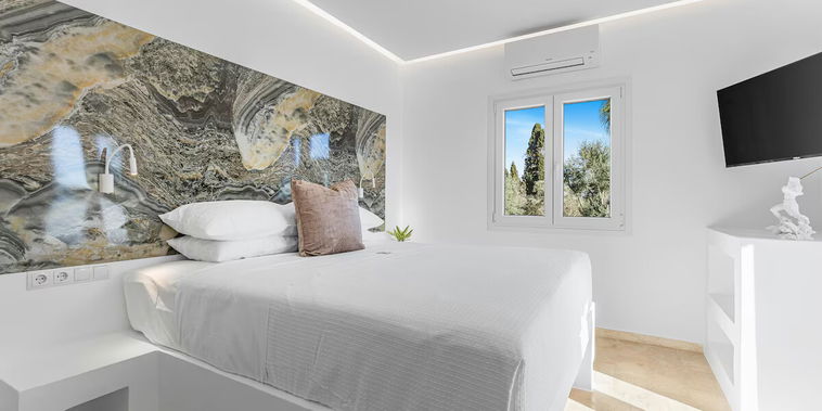 2 Aphrodite Bedroom Ensuite. Enjoy stylish luxuary at Villa K Boutique Hotel🌿