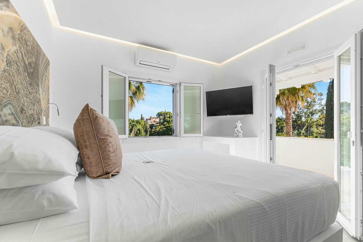 Enjoy the Aphrodite Room at Villa K Hotel-a stylish first-floor double room🌿