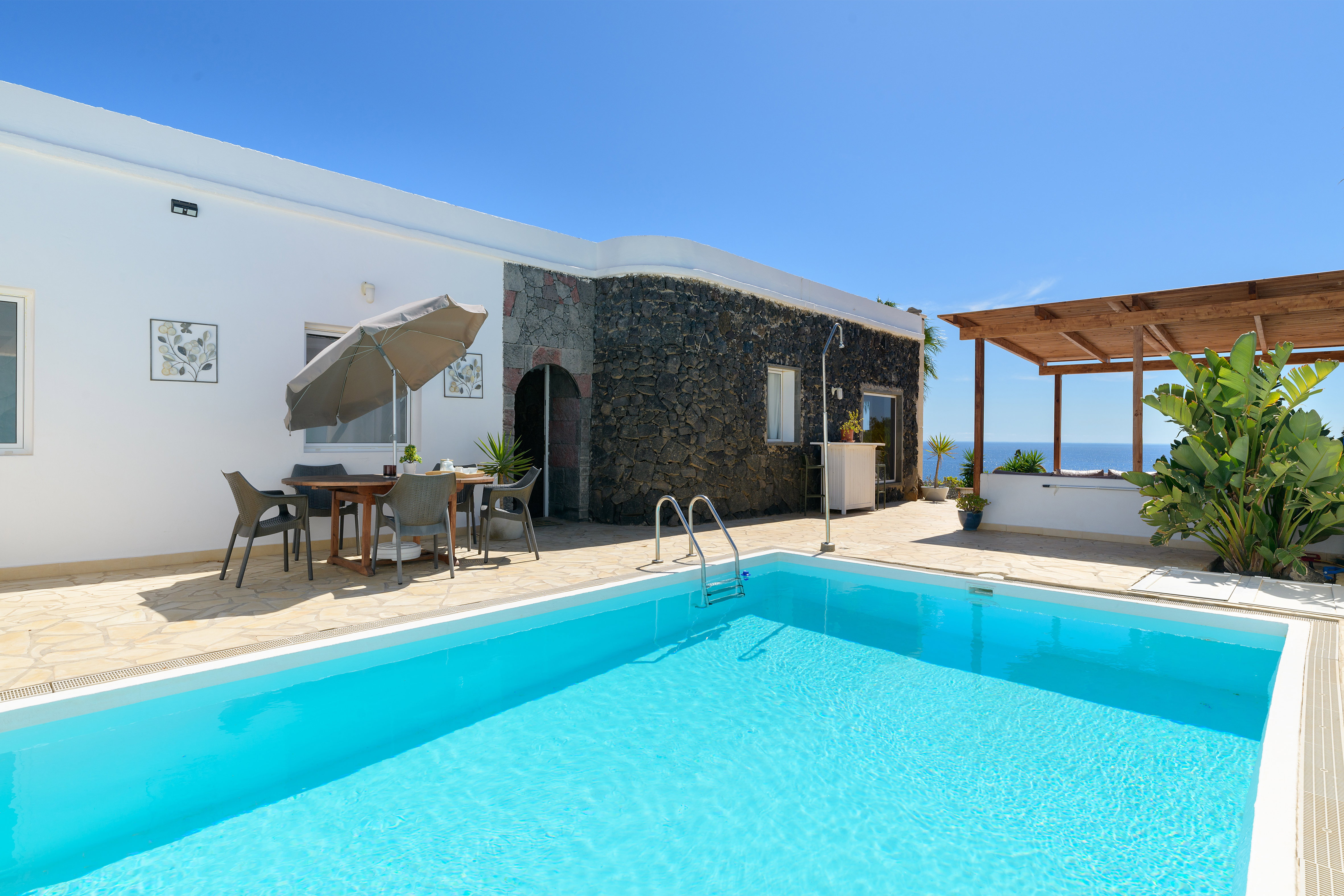 Villa in Bestlage von Puerto Calero - nur wenige Meter vom Meer entfernt