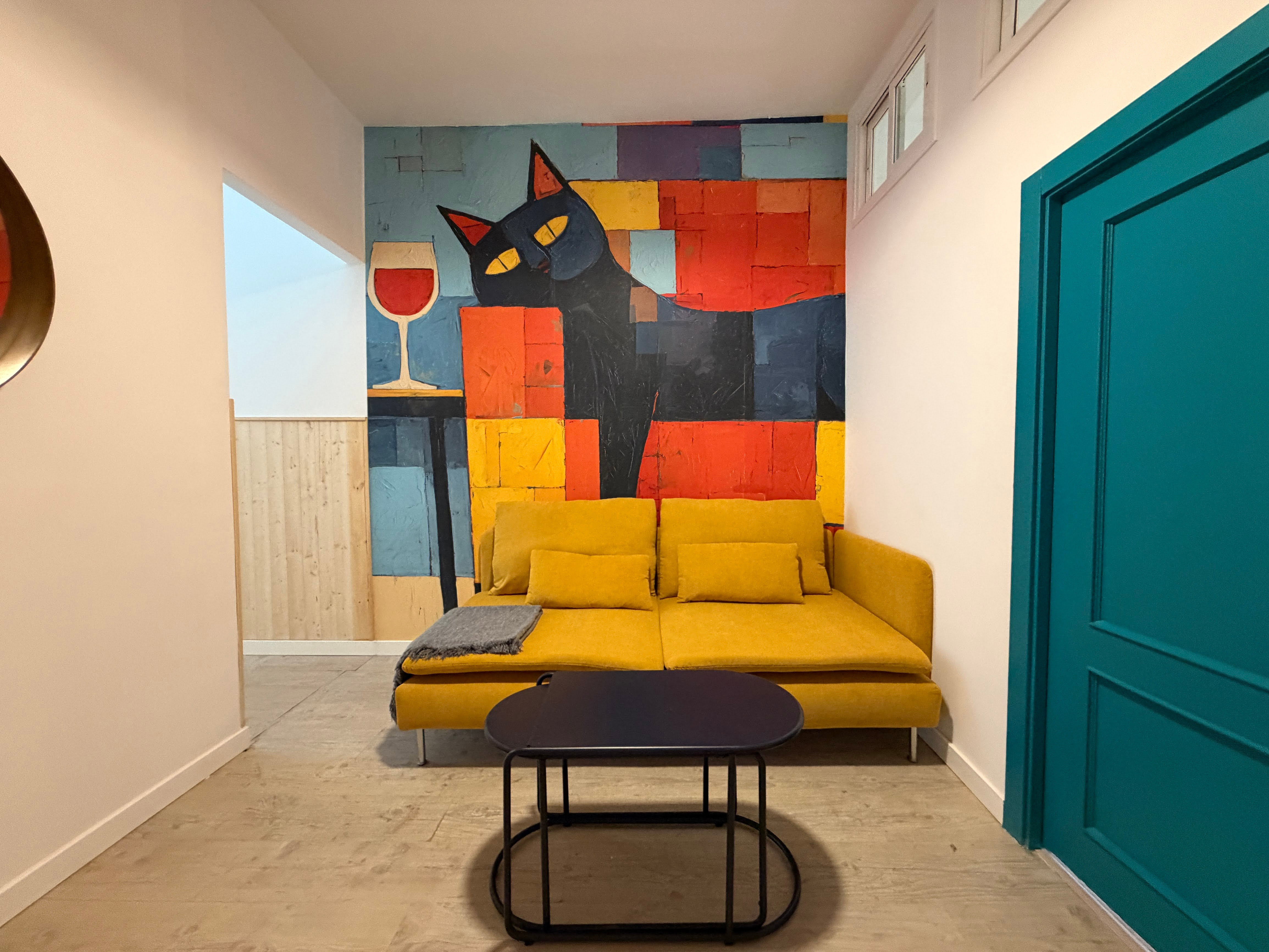 Fully equipped renovated 3 bedrooms apartment in the historical center of Madrid