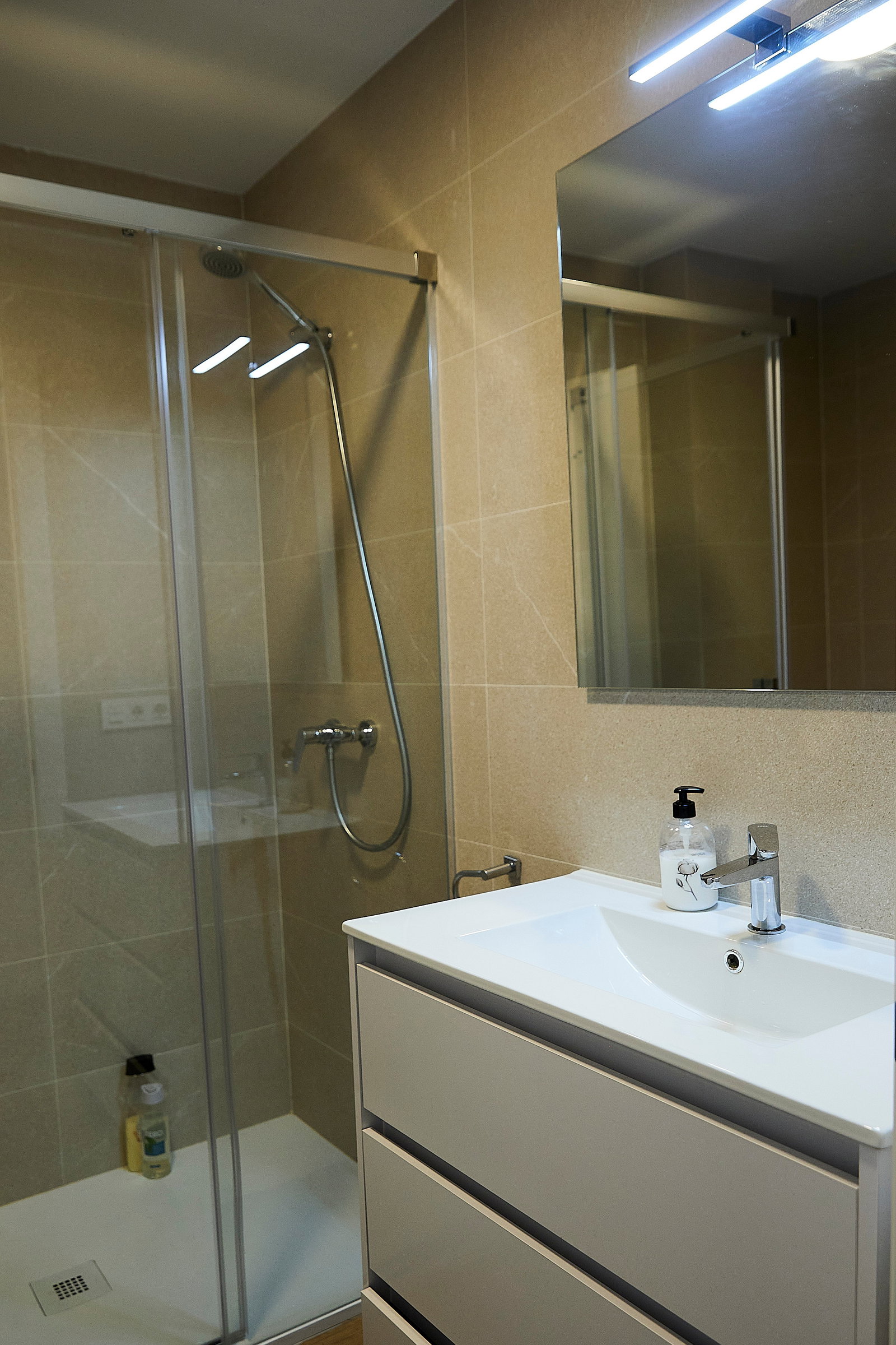 Complete private apartment with 2 double bed room / 2 baths